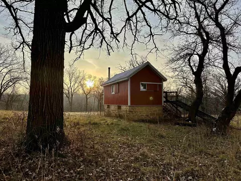 7695 Hook Rd, Barneveld, WI 53507