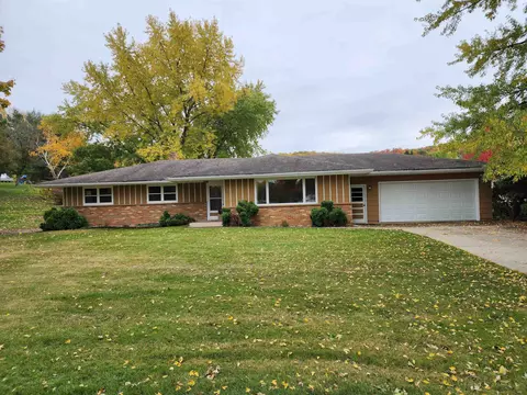 975 Fairway Cir, Plain, WI 53577
