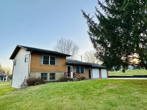 61 7th St, Mineral Point, WI 53565