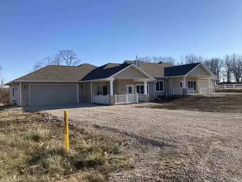 301 Parkview Ave, Shullsburg, WI 53586