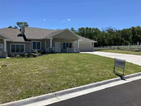 303 Parkview Ave, Shullsburg, WI 53586