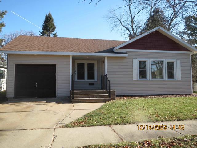 317 N Monroe St, Stoughton, WI 53589