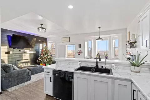 501 10th Ave, Baraboo, WI 53913