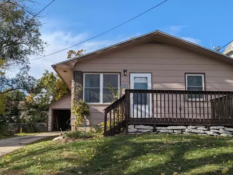 305 E Bridge St, Elkader, IA 52043