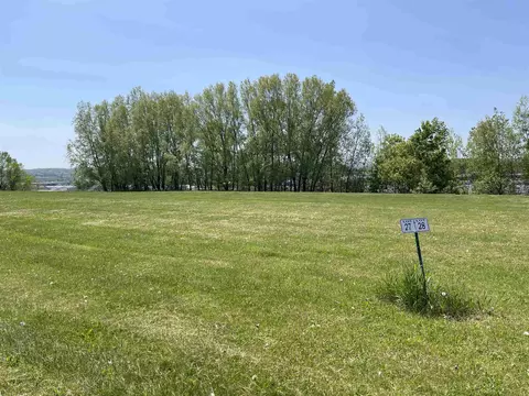 323 Eastridge Cir, Reedsburg, WI 53959