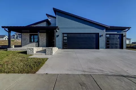 1104 Ballweg Ln, Waunakee, WI 53597