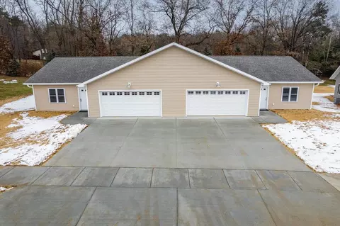 1941 Retzlaff Dr, Reedsburg, WI 53959