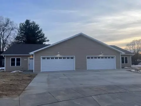 1940 Retzlaff Dr, Reedsburg, WI 53959