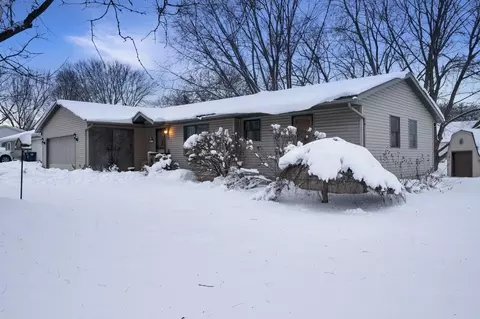 8 Goodland Ave, Deerfield, WI 53531