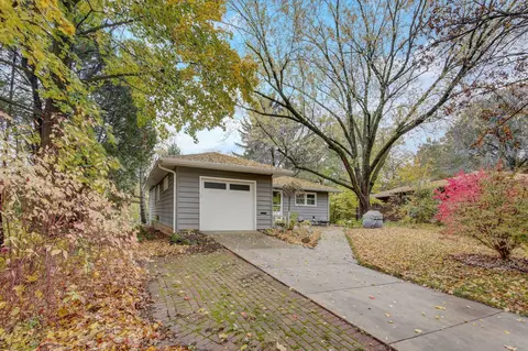 35 Hiawatha Cir, Madison, WI 53711