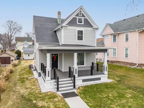 419 1st St, Baraboo, WI 53913