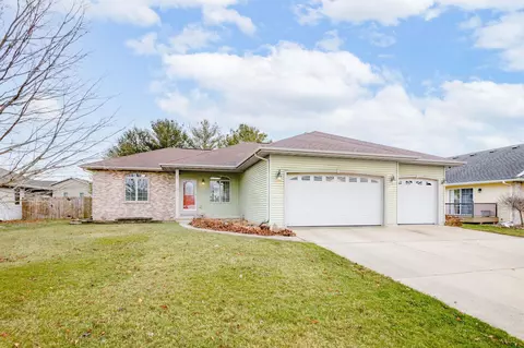 2816 N Wuthering Hills Dr, Janesville, WI 53546