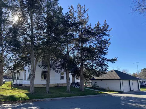 604 S Main St, Poynette, WI 53955