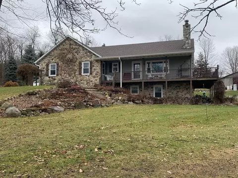 n5798 North Helenville Road, Helenville, WI 53137