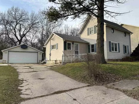 516 S Pine St, Janesville, WI 53548