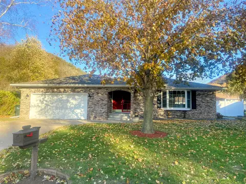 126 Randee Ave, Prairie Du Chien, WI 53821