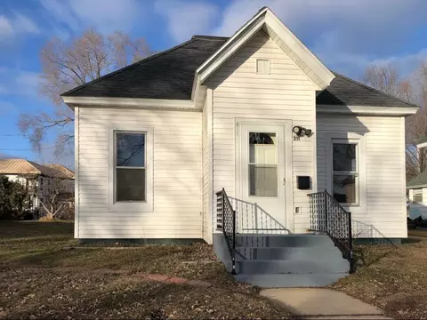 211 W Emmett St, Portage, WI 53901