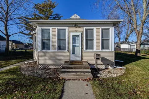 121 Brady St, Portage, WI 53901