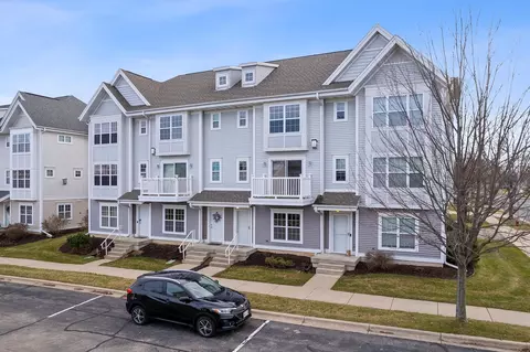 7135 Discovery Ln, Madison, WI 53719