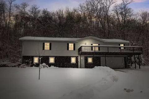 5575 Reeve Rd, Mazomanie, WI 53560