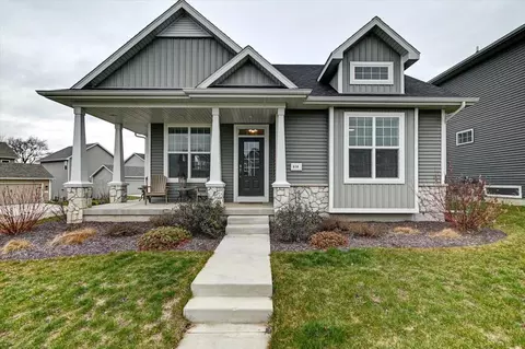 610 Hillcrest Dr, Waunakee, WI 53597