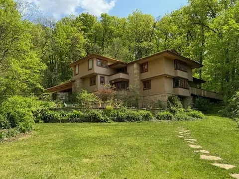 5573 Sneed Creek Rd, Spring Green, WI 53588