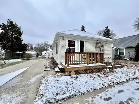 320 11th St, Baraboo, WI 53913
