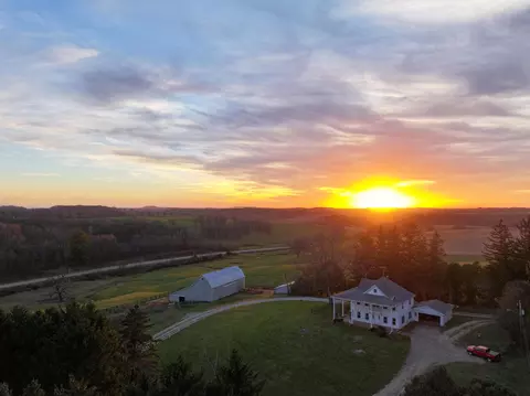 2498 County Rd E, Mineral Point, WI 53565