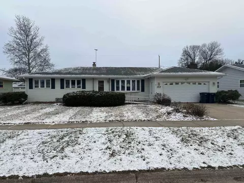 2418 Bradford Ave, Janesville, WI 53545