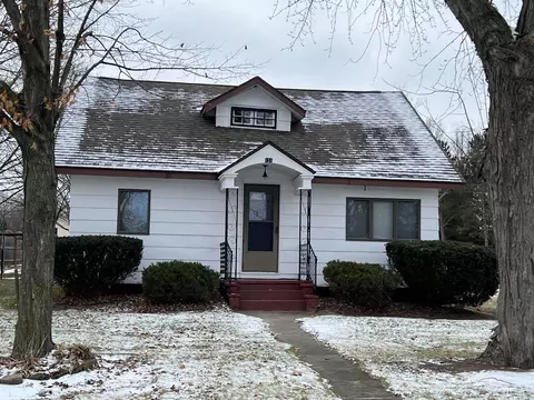 131 E Prospect St, Lyndon Station, WI 53944