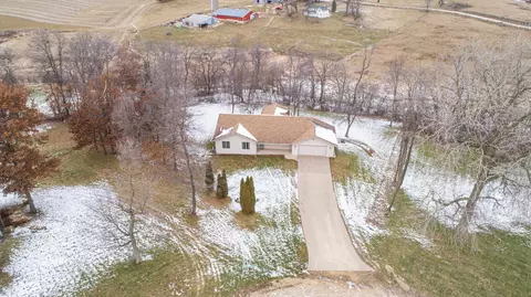 1068 Woodland Rd, Platteville, WI 53818