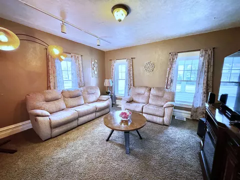 1221 N Washington St, Janesville, WI 53548