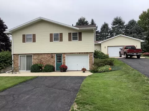 1330 Arthur St, Darlington, WI 53530