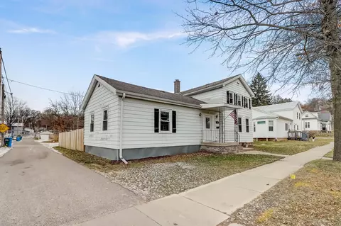 1015 Oak St, Baraboo, WI 53913