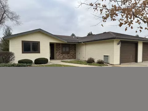 3004 Petunia Ln, Beloit, WI 53511