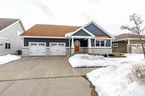 8939 Pine Hollow Pl, Verona, WI 53593