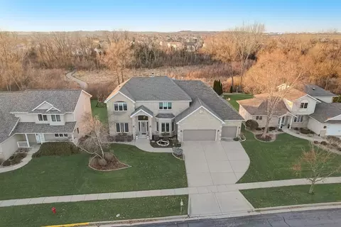902 N Fairbrook Dr, Waunakee, WI 53597