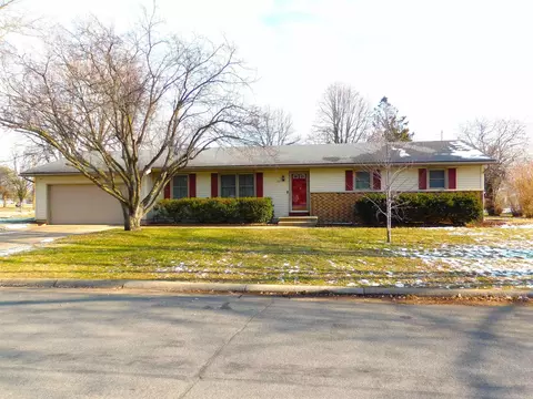 351 Maynard Dr, Sun Prairie, WI 53590