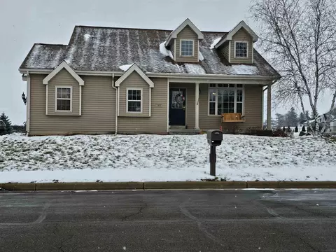 361 Buena Vista Dr, Arlington, WI 53911