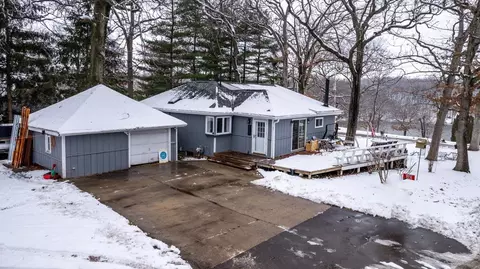 9711 N Tomahawk Dr, Edgerton, WI 53534