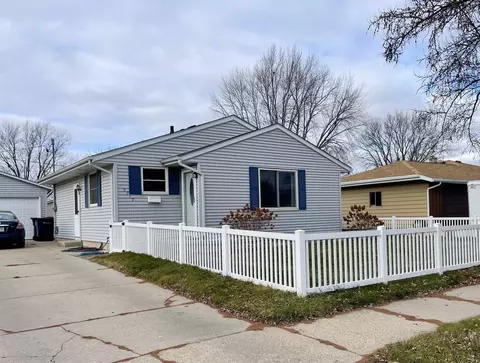 2212 S Palm St, Janesville, WI 53546