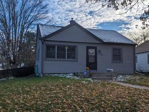 433 Maple Ave, Hartford, WI 53027