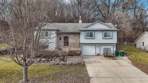 229 Yarrow Hill Dr, Cottage Grove, WI 53527