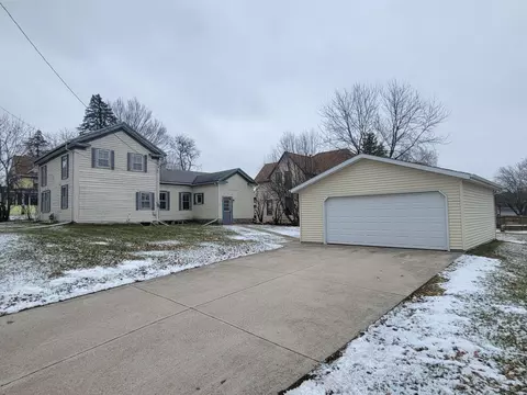 75 N Main St, Markesan, WI 53946