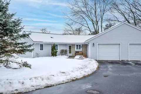 400 Lawn St, Cambridge, WI 53523