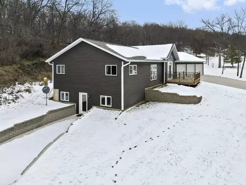 4256 Green Leaf Dr, Dodgeville, WI 53533