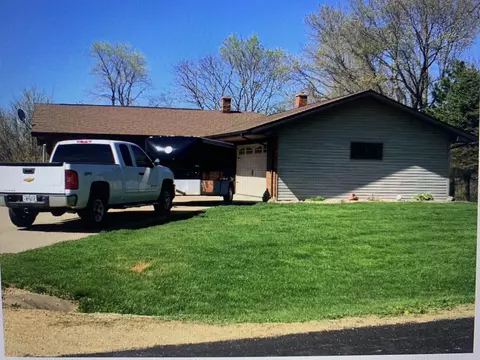 523 Rock Cut Rd, Hazel Green, WI 53811