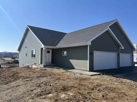 934 Oregon Parks Ave, Oregon, WI 53575