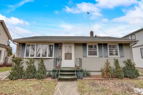 1237 Hackett St, Beloit, WI 53511