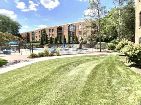 6302 Mineral Point Rd #106, Madison, WI 53705
